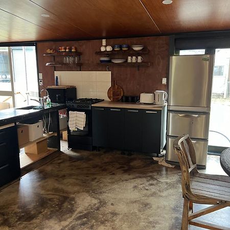 Self Contained Open Shed Space Wainui  Exterior foto